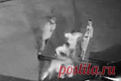 Россияне толпой избили инвалида и попали на видео