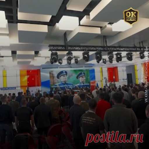 СИЛЬНЫЕ И ДЛИННЫЕ ВОЛОСЫ 
... всего за 1 месяц +15 см !
Каждая женщина, которая мечтает о здоровых волосах, должна делать такую маску 😉
1 ампула витамина В6; 
1 ампула витамина В12; 
1гр. витамина С (продаётся в пакетах); 
2 ст. л. касторового или репейного масла; 
2 ст. л. мёда (разогреваем на водяной бане); 
2 ст. л. любого бальзама для волос.
Всё смешиваем. Наносим на волосы за 1 час до мытья сначала на корни, а затем равномерно распределяем по всей длине. Надеваем на ...