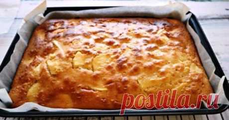 Простой яблочный пирог на сметане - Со Вкусом