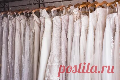 Женщина раскрыла способ купить свадебное платье за бесценок. Жительница Лестершира в Британии раскрыла способ купить свадебное платье за бесценок. Клэр Луиза рассказала о том, что выходит замуж в следующем году. Девушка не искала образ для запланированного торжества специально, однако случайно обнаружила платье мечты, когда зашла за покупками в местный секонд-хенд.