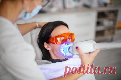 Не видно результата. Стоматолог перечислила ошибки после отбеливания зубов. Отбеливание зубов — одна из популярных процедур сегодня. При этом ее выполняют как дома, так и в кабинете у врача. Однако даже участие профессионала не гарантирует отличный результат. Все можно легко испортить рядом ошибок.