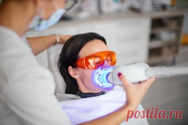 Не видно результата. Стоматолог перечислила ошибки после отбеливания зубов. Отбеливание зубов — одна из популярных процедур сегодня. При этом ее выполняют как дома, так и в кабинете у врача. Однако даже участие профессионала не гарантирует отличный результат. Все можно легко испортить рядом ошибок.