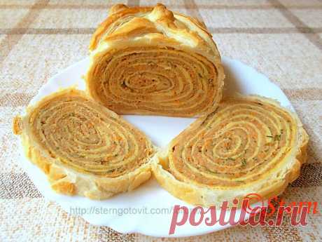 Рулет из слоёного теста с мясным фаршем