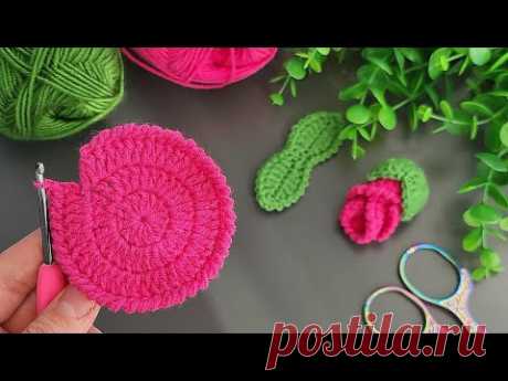 Make MONEY with This SUPER EASY Crochet Mini Tulip Flower Keychain! 🥰 Sell and give as a gift.