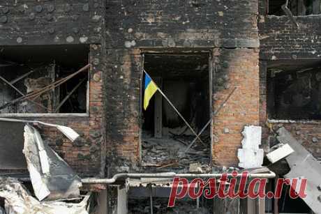 Лавров объяснил подход России к территориальной целостности Украины. Россия уважает устав ООН, согласно которому важно уважать суверенное равенство государств и право на их самоопределение, однако считает, что эти положения не соблюдают власти Украины, а потому не может назвать их законным правительством. Об этом глава МИД Сергей Лавров заявил на пресс-конференции.