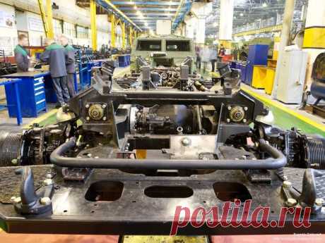 Броня крепка. Как собирают ГАЗ-2330 «Тигр» | Наука и техника