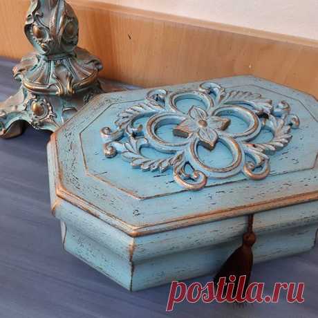 Ahşap#boyama#kutu#takıkutusu#sunumkutusu#polyester#aksesuar#dekor#dekorasyon#decor#homedekor#altınvemavi#evaksesuarı#boyamayıseviyoruz #bizbuisiseviyoruz #evimevimgüzelevim