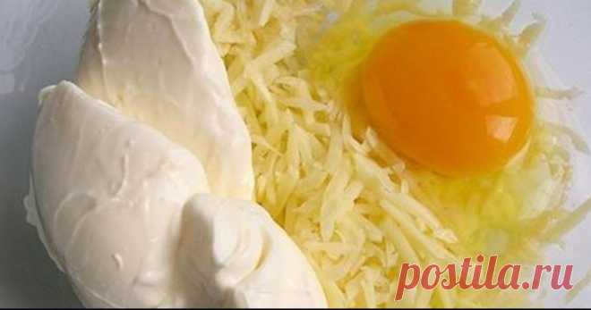 Она смешала натертый картофель с сыром и чесноком и отправила в духовку. Так просто, но безумно вкусно! ...
