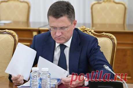 Новак объяснил увеличение выплат нефтяникам. Возвращение к прежним параметрам демпфера позволит насытить внутренний рынок бензином и дизелем, а также поможет сократить экспортный диспаритет на топливном рынке, заявил вице-премьер России Александр Новак. Ранее правительство решило восстановить выплаты нефтяникам по демпферу в полном объеме с 1 октября.