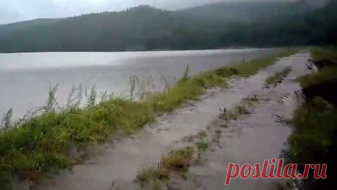 В Бурятии вода перелилась через дамбу водохранилища. Мэр Бурятии Алексей Цыденов сообщил о переливе воды через дамбу Хонхолойского водохранилища. Сообщение об этом размещено в его Telegram-канале. "В зоне риска пять населенных пунктов. Техника для отсыпки привлечена, но риск остается. ...