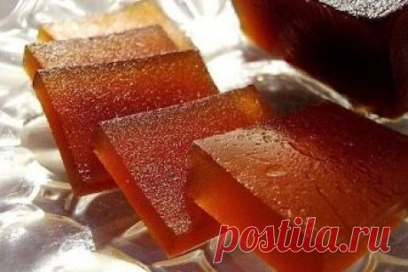 Рецепт для деток "Яблочный мармелад".
Вкуснота какая 

Ингредиенты: 
 5 крупных яблок,; 
 100 г сахара (если яблоки сладкие,то по вкусу); 
 2 ст. л. крахмала; 
 100 мл. воды,
 20 г желатина.

Приготовление:
 Желатин залить водой и дать набухнуть ему. Крахмал развести в небольшом количестве воды. Яблоки очистить от кожуры, удалить сердцевину и натереть на крупной  тёрке.Яблоки выложить в кастрюлю засыпать их сахаром и кастрюлю поставить на огонь. Довести до кипения на больш...