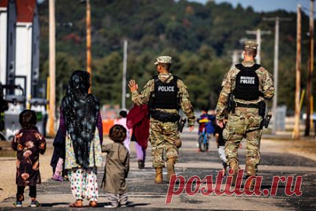 В МИД России призвали США сгладить последствия присутствия в Афганистане. Спецпредставитель президента России по Афганистану, директор второго департамента Азии МИД РФ Замир Кабулов заявил, что у Вашингтона есть возможность сгладить пагубные последствия двадцатилетнего присутствия американских войск на афганской территории, взяв на себя основные расходы на гумпомощь.