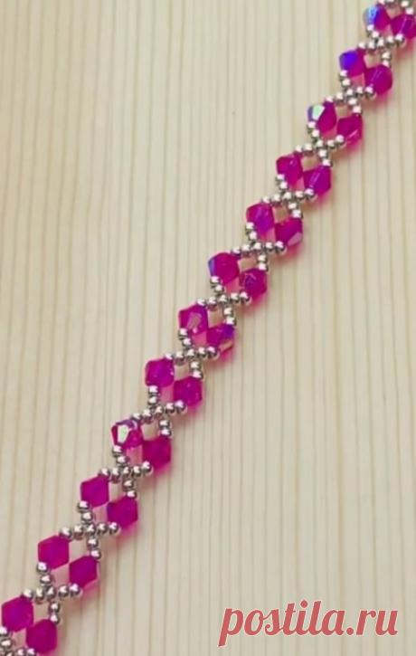 Двухцветный браслет из бисера и биконуса: мастер-класс Двухцветный браслет из бисера и биконуса: мастер-классВыбирайте сочетания тех цветов, которые любите больше.