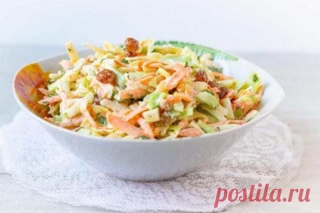 ​Овощной салат со сметаной Ингредиенты:Капуста белокочанная — 300 гМорковь — 1 шт. Яблоко — 1 шт. (лучше кисло-сладкое) Укроп свежий — 1 пучок (небольшой) Петрушка свежая — 1 пучок (небольшой) Сметана — 200 г Уксус столовый 9% — 1 ч. Горчица...