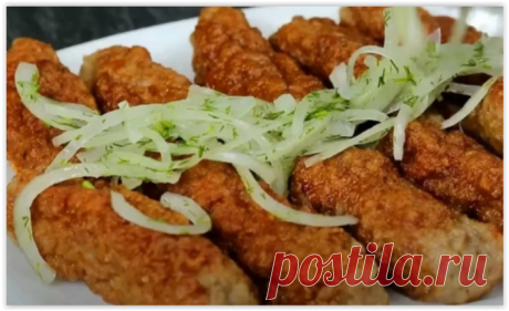 Мясные колбаски с маринованным луком: не устоит никто от этой вкуснятины!