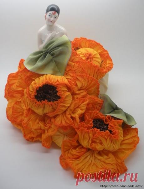 Цветы — броши из лент в технике шибори