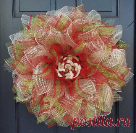 Deco Mesh Christmas Flower Wreath Tutorial | Hometalk