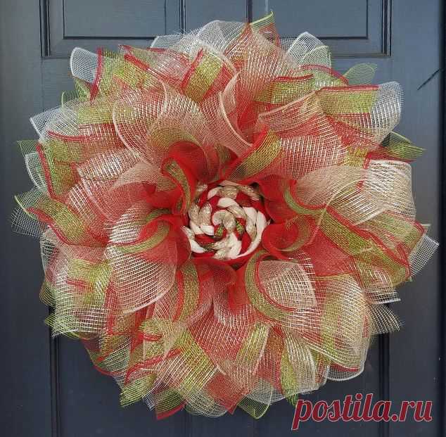 Deco Mesh Christmas Flower Wreath Tutorial | Hometalk