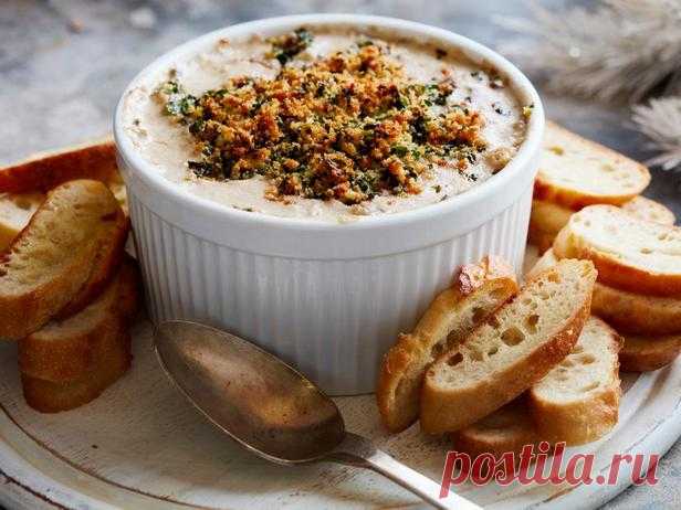 Дип-соус с грибами и мясом - рецепт Этот дип-соус с грибами и мясом очень хорош в качестве аппетайзера для большой компании. Вдохновением для соуса послужили фаршированные шляпки шампиньонов, и
