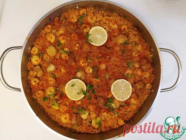 Морская паэлья с тунцом, гребешками и креветками – кулинарный рецепт