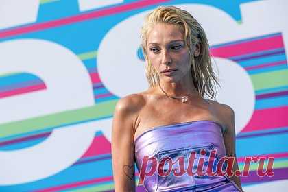 Раскрыта судьба иска на один миллиард рублей к Ивлеевой из-за голой вечеринки. Хамовнический районный суд Москвы вернул коллективный иск к Анастасии Ивлеевой, поданный из-за голой вечеринки. 9 января инстанция вынесла соответствующее постановление, поскольку отсутствуют сведения о том, что ответчица проживает на территории района Хамовники. Она зарегистрирована в другом субъекте России.