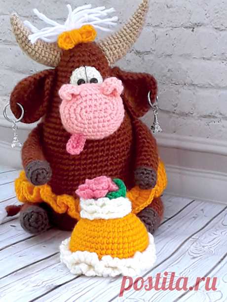 PDF Коровка &quot;Сластёна&quot; крючком. FREE crochet pattern; Аmigurumi animal patterns. Амигуруми схемы и описания на русском. Вязаные игрушки и поделки своими руками #amimore - корова, маленькая коровка, телёнок, бык, бычок.