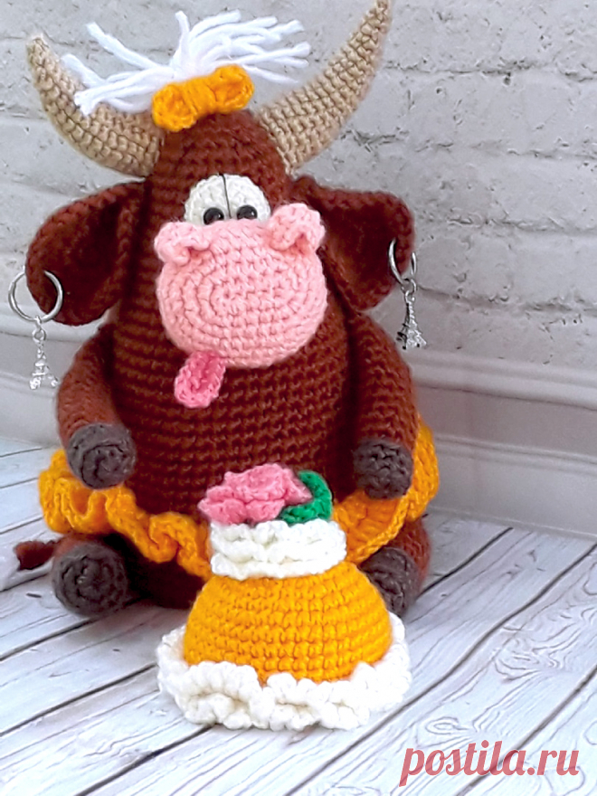 PDF Коровка "Сластёна" крючком. FREE crochet pattern; Аmigurumi animal patterns. Амигуруми схемы и описания на русском. Вязаные игрушки и поделки своими руками #amimore - корова, маленькая коровка, телёнок, бык, бычок.