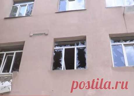 В ходе обстрела онкодиспансера в Луганске погибло четыре человека

https://lifenews.ru/news/136380

Еще два человека погибли от взрыва мин возле местного военкомата.