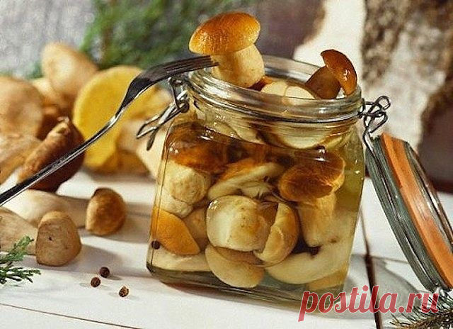 Ловите, хозяюшки вы мои!) Маринад для любых грибов.

1 литр воды; 
2 ст. л. сахара; 
4 ч. л. соли; 
3 шт. лаврового листа; 
6 горошин душистого перца; 
4 шт. гвоздики; 
3 кусочка корицы (молотой ½ ч. л.) ; 
3 ч. л. уксусной эссенции 70 %. 

При использовании столового 5% уксуса необходимо взять 800 мл воды и 200 мл 5% уксуса. При использовании 9% уксуса - 890 мл воды и 110 мл 9% уксуса. 

ПРИГОТОВЛЕНИЕ: 

Вскипятить воду, добавить специи, проварить минутки три (уксус добав...