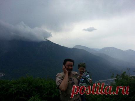 Сергей с младшим сыном. С этого момента начался потоп в Сочи.