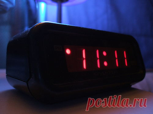 Ангельская нумерология на часах: что значат одинаковые числа Ангел хранитель — ваш небесный помощник, который часто предупреждает о неприятностях и помогать предсказать события будущего при помощи знаков. Чтобы не попустить предупреждающие сигналы, узнайте подробнее об ангельской нумерологии и значении одинаковых чисел на часах.