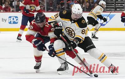 "Бостон" обыграл "Флориду" в матче плей-офф НХЛ, Орлов сделал две голевые передачи. Российского защитника признали второй звездой встречи