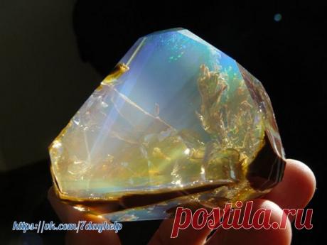 Камни-талисманы
Очень часто люди используют определенные камни в качестве талисманов и оберегов. Однако и здесь есть свои правила, несоблюдение которых может привести к печальным последствиям.

Дорогие камни – не лучший выбор для амулета. Они суровы, имеют тяжелую энергетику. Лучшие обереги – это топаз, оникс, обсидиан, тигровый и кошачий глаз.
Показать полностью…