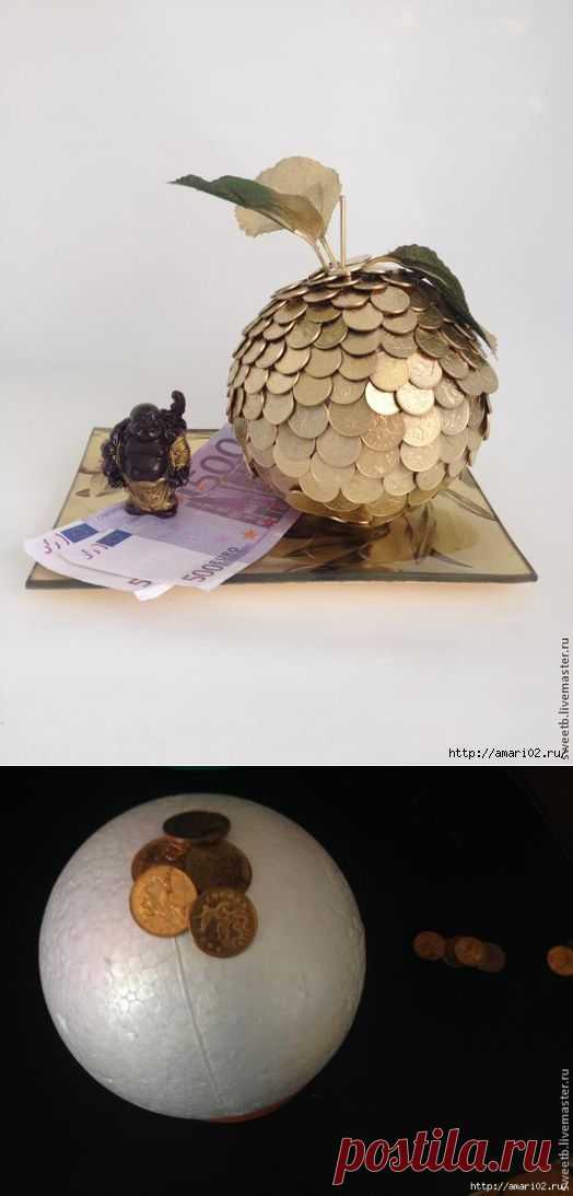 Яблочко из монет..