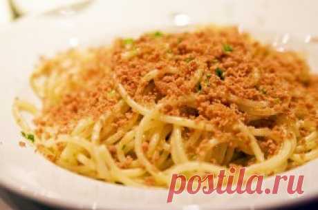 Спагетти с боттаргой: незабываемый вкус Сардинии. Ингредиенты на 4 порции: 80 гр. боттарги 400 гр. спагетти 2 зубка чеснока Оливковое масло Петрушка Соль Перец Спагетти с боттаргой  кефали это традиционное блюдо юго-центральной Сардинии. Приготовить этого блюда не займет много времени, а необыкновенный вкус приятно удивит.Боттарга (которую также называют “икрой сардов”) это вяленая икра кефали,  которая является деликатесным продуктом. Производится в основном …