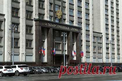 В России задумали переименовать деревни Шалаву, Вагину и Бухалово. Почему россияне просят оставить все как есть?. В четверг, 19 октября, депутаты от фракции «Новые люди» внесли в Госдуму законопроект, который запрещает называть населенные пункты словами, которые оскорбляют местных жителей. Так, под угрозой оказались деревни Шалава, Вагина, Лох и Попки. Однако сами жители выступили против и заявили, что их не обижают названия.