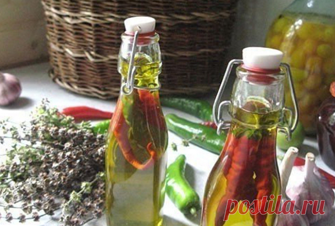 Растирка из перцового масла для больных суставов - Журнал для женщин Ноют суставы? Поможет перцовое масло! Делается оно из горького перца и хорошо помогает при радикулитах, миозитах, невралгиях, ревматизме. Для приготовления растирки необходимо взять десять стручков свежего красного перца, помыть их, отрезать хвостики и перемолоть на мясорубке. Получится около стакана измельченной массы. Переложить ее в литровую банку, добавить туда 2 стакана растительного масла и поставить настаиваться […]