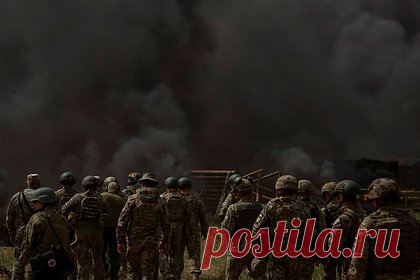Жена украинского военного пожаловалась на коррупцию в ВСУ. Жена украинского военного Татьяна Ивчук из Бородянки пожаловалась на коррупцию в Вооруженных силах Украины (ВСУ). Женщина рассказала о коррупции руководства 77-й отдельной аэромобильной бригады ВСУ. Она заявила, что существует прейскурант, по которому солдаты должны платить командирам.
