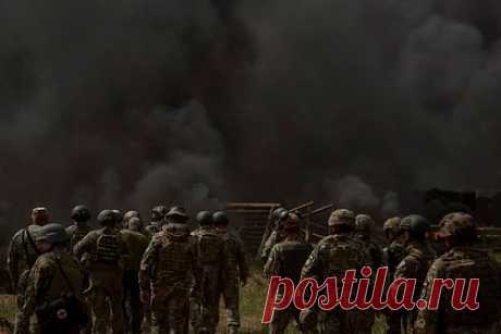 Жена украинского военного пожаловалась на коррупцию в ВСУ. Жена украинского военного Татьяна Ивчук из Бородянки пожаловалась на коррупцию в Вооруженных силах Украины (ВСУ). Женщина рассказала о коррупции руководства 77-й отдельной аэромобильной бригады ВСУ. Она заявила, что существует прейскурант, по которому солдаты должны платить командирам.