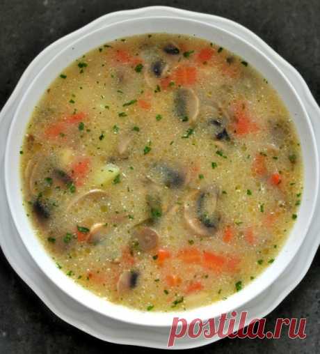 5 вкуснейших супчиков, которые согреют в холодные дни Многие хозяйки не любят готовить супы. А зря! Ведь супчики очень полезны для организма. Хороший и ароматный супчик не только насытит и порадует душу, но и согреет — и это именно то, что нужно в холодное время года.

1. Солянка с лососем
Ингредиенты:
лосось (филе) — 170 гр
 рыбный бульон — 500 м