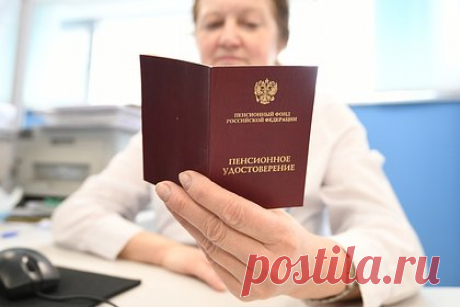 Названы категории россиян с возможностью досрочно выйти на пенсию. В 2024 году на два года раньше выйти на пенсию смогут россияне с большим рабочим стажем — 42 года у мужчин и 37 лет у женщин. Также рассчитывать на досрочное получение выплат могут безработные предпенсионеры, которые были уволены или остались без работы в связи с ликвидацией компании.