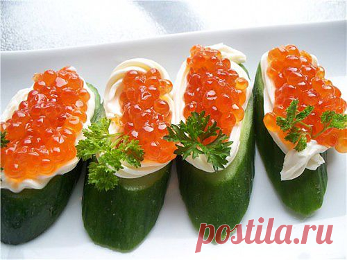 Закуска из огурца с икрой и сыром  / Простые рецепты