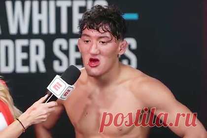 UFC подписал рекордный контракт с американским бойцом. UFC подписал рекордный контракт с американским бойцом Раулем Росасом Джуниором. Соглашение заключили 20 сентября после победы Джуниора над Мандо Гутьерресом на турнире Dana White’s Contender Series.17-летний американец стал самым молодым бойцом в истории промоушена. Ранее Джуниор выступал в рамках UWC.