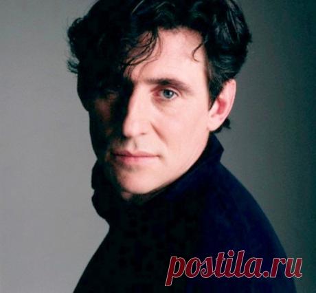 Гэбриел Бирн, 12 мая, 1950