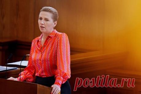 В Дании заявили об ожидании сигнала о мире от России. Премьер-министр Дании Метте Фредериксен заявила, что союзники Украины ждут от России сигнала о мирном урегулировании действующего конфликта. Однако политик добавила, что «для танго необходимы двое» и что «никто из союзников не хочет ничего делать без Украины». Ее слова приводит РИА Новости.