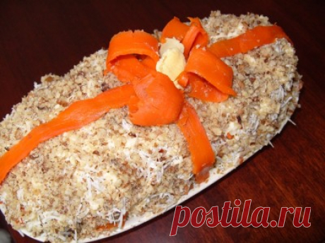 Салат-торт из курицы с грецкими орехами : Салаты