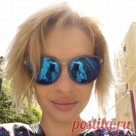 (1) Facebook