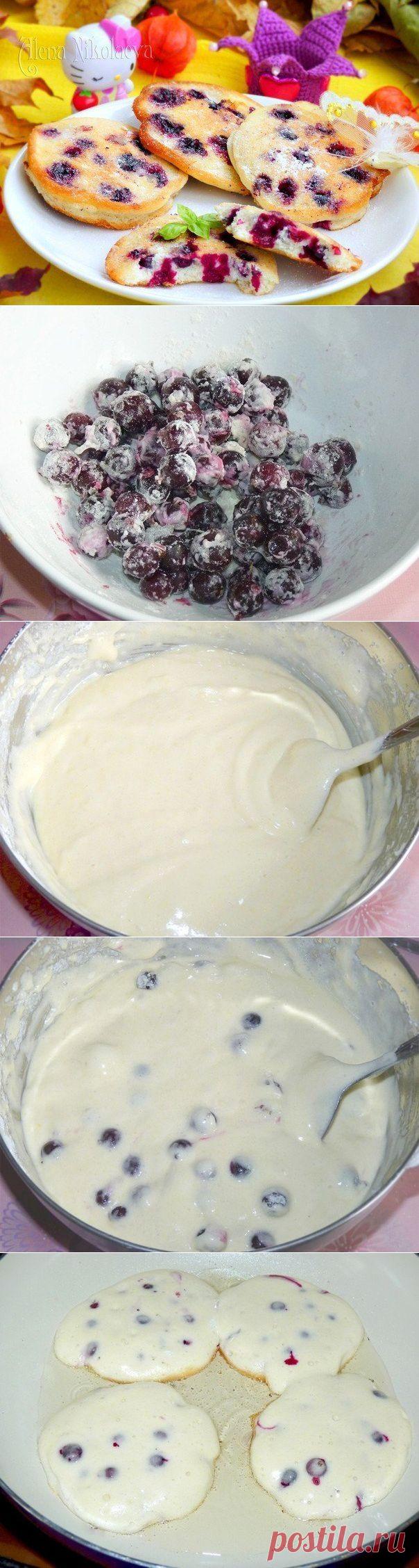 Как приготовить бисквитные оладьи с чёрной смородиной - рецепт, ингридиенты и фотографии