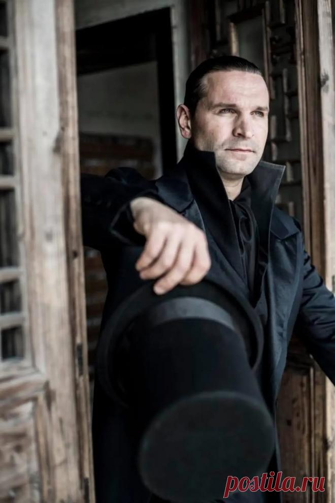 Виктор Добронравов