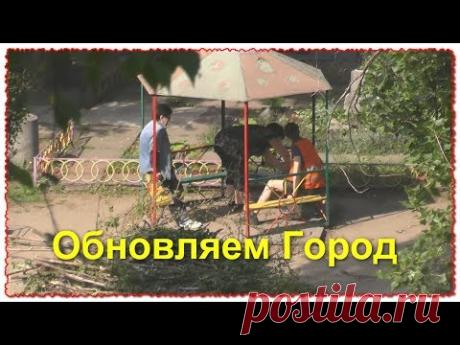 Спилили деревья на территории детского сада